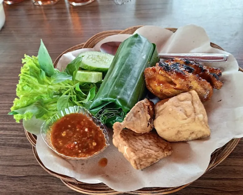 Rumah Makan Sari Banten Cipare