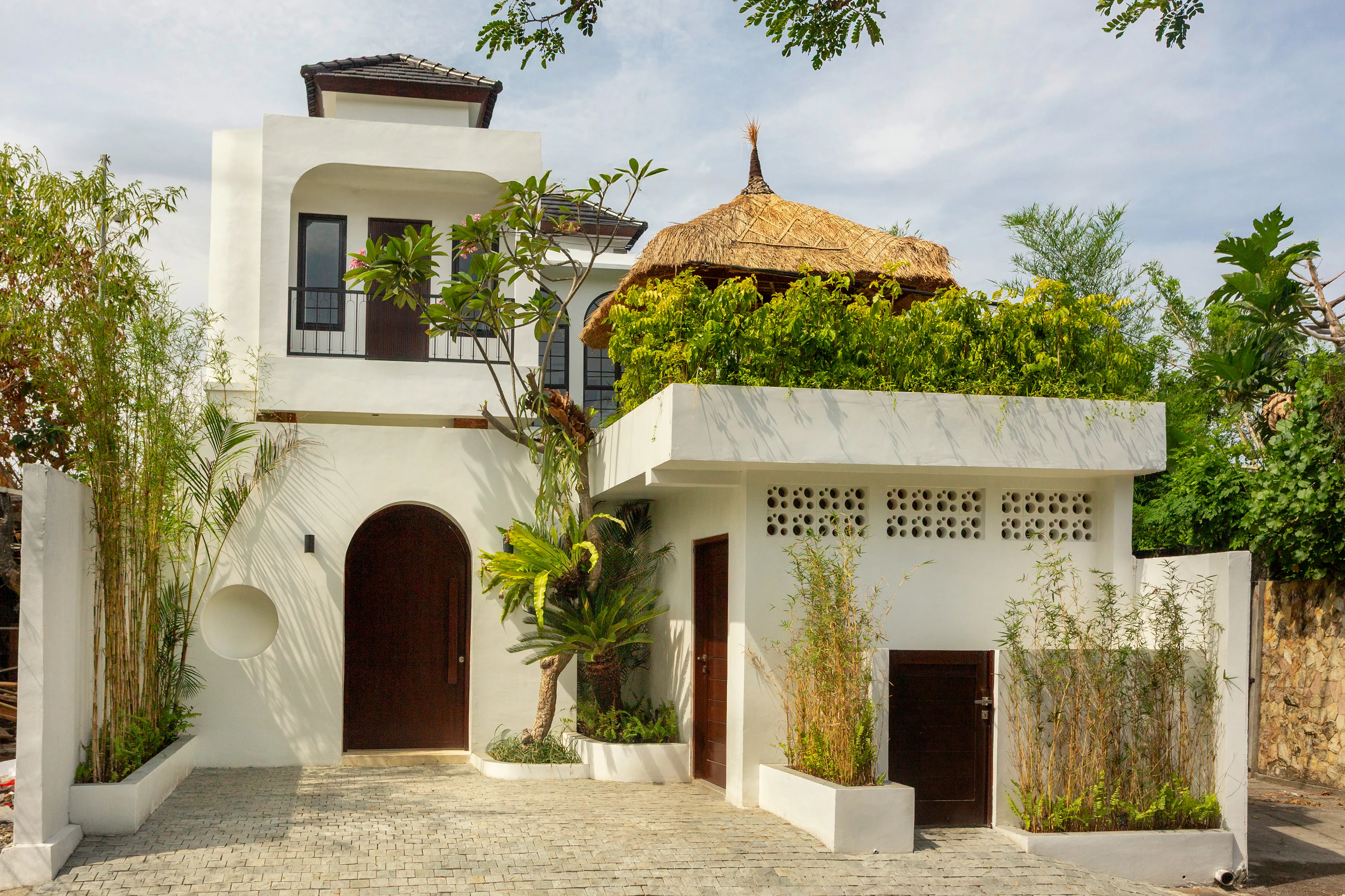 Sanur Beachside Family Villa for Sale, 3BR Leasehold Near International School & Beach