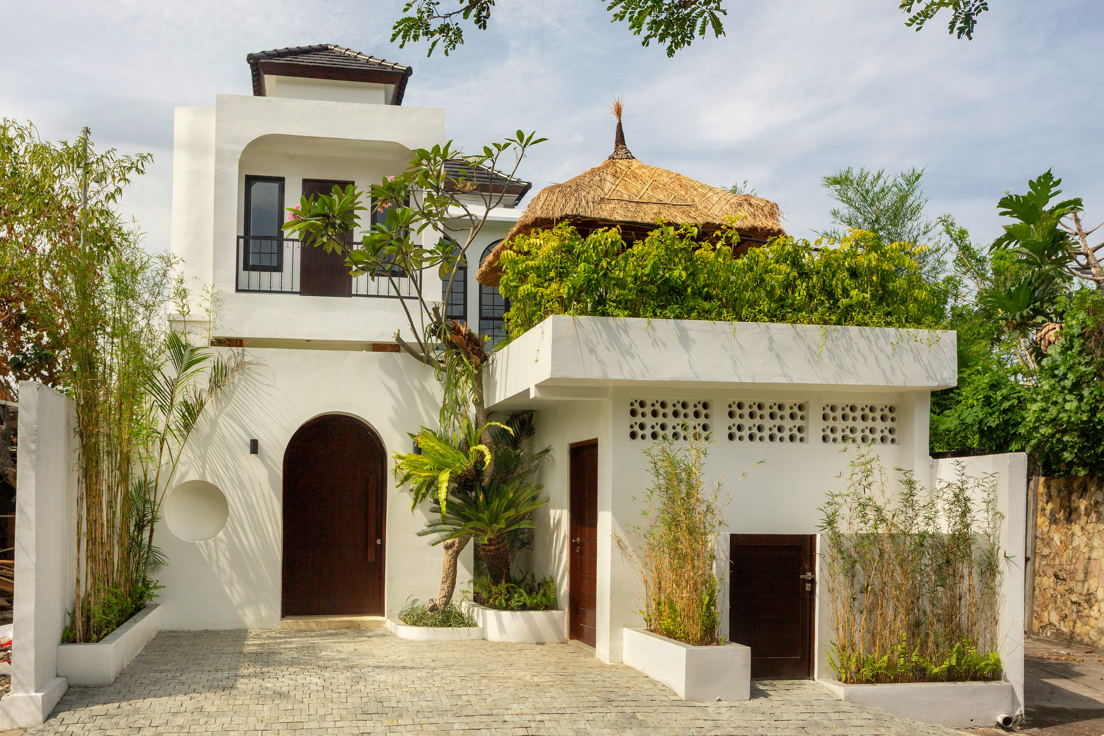 Sanur Beachside Family Villa for Sale, 3BR Leasehold Near International School & Beach