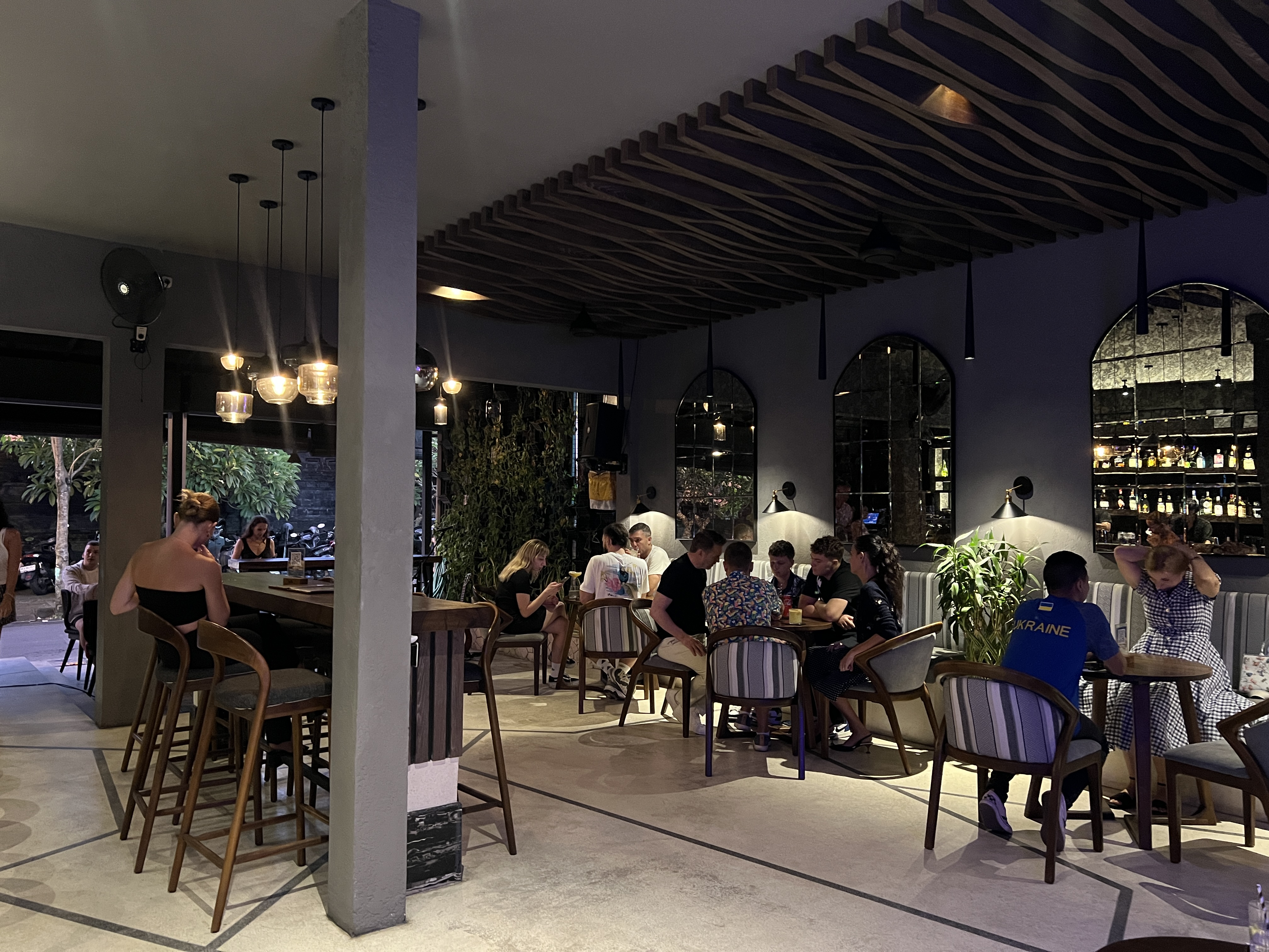 Turnkey Cocktail Bar for Sale in Batu Bolong, Canggu: Profitable F&B Business in Bali’s Premier Nightlife District